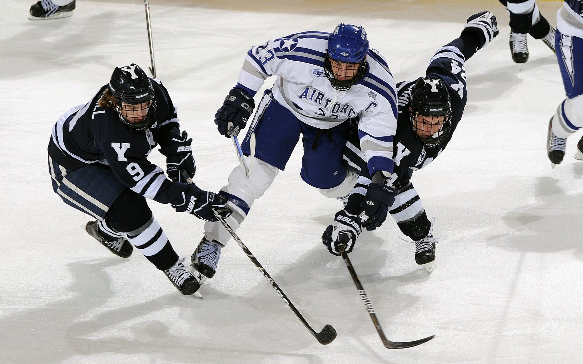 当亚平宁的蓝色遇见翡翠绿，基米希的那不勒斯式中场统治记