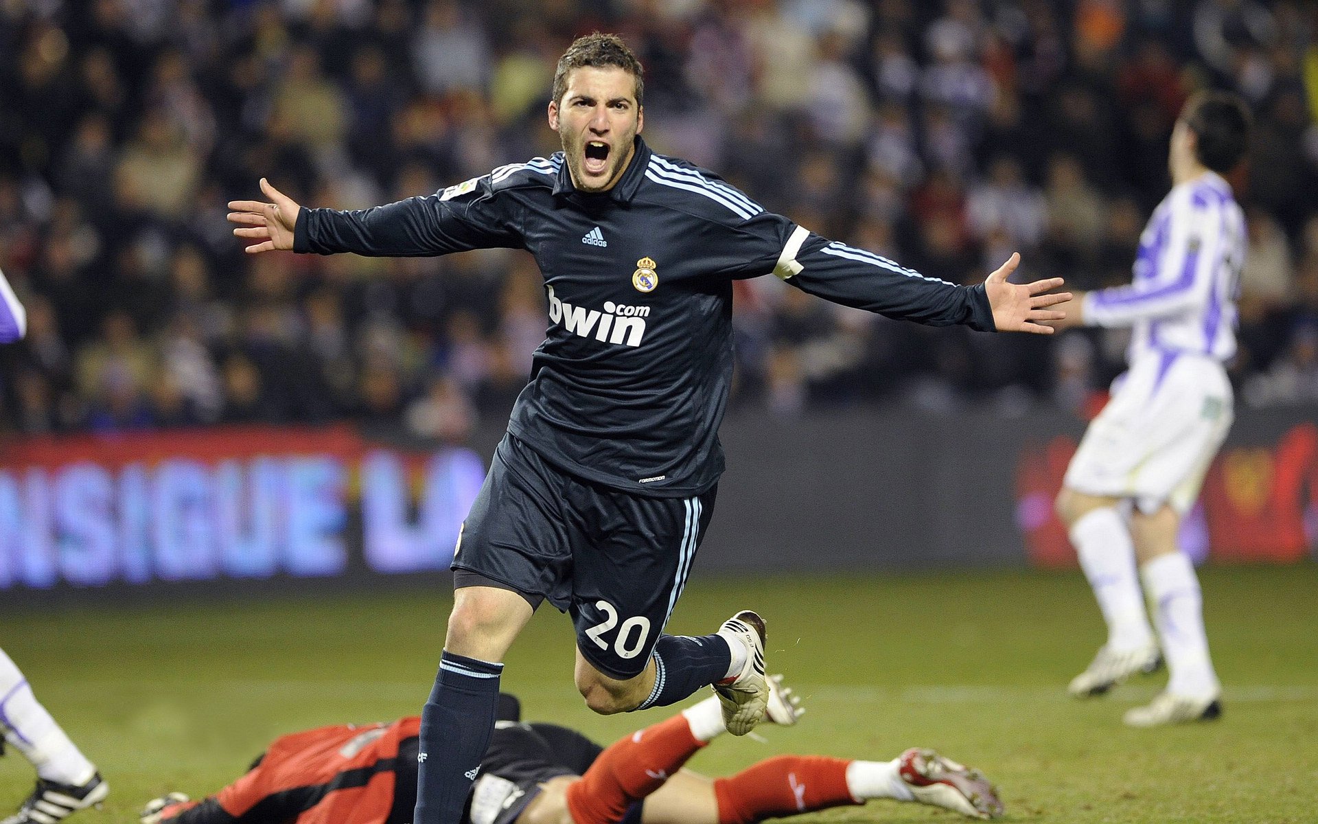 从拉沃尔杯到ATP总决赛，兹维列夫如何以翻盘精神统治全场